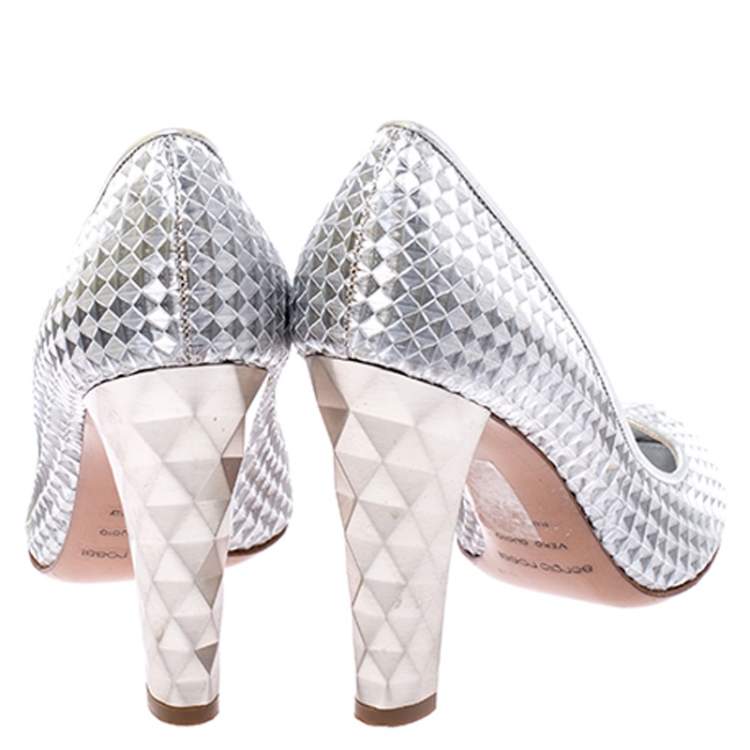مملوكة مسبقًا Sergio Rossi Silver Metallic Holographic Leather Pumps Size 37