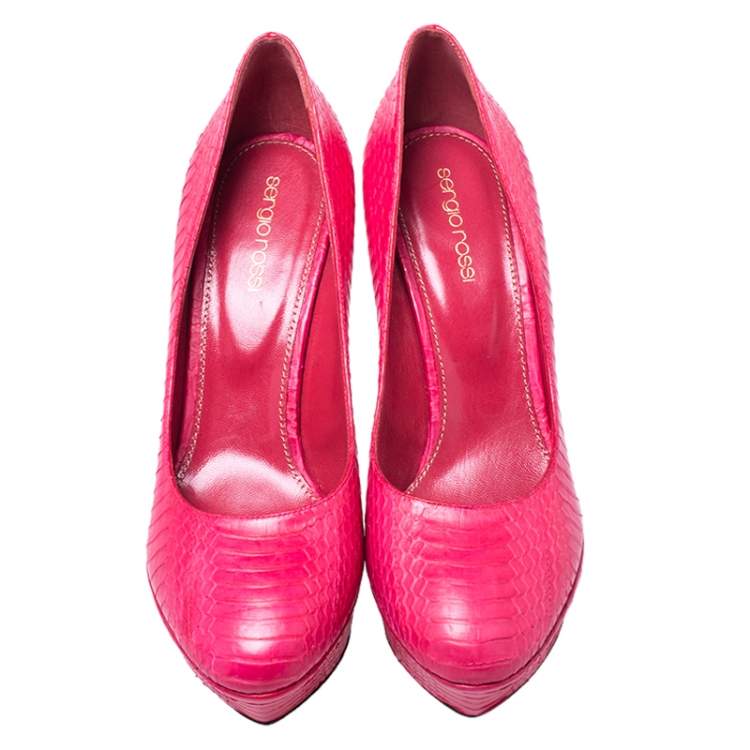 مملوكة مسبقًا Sergio Rossi Pink Python Round Toe Platform Pumps Size 38.5