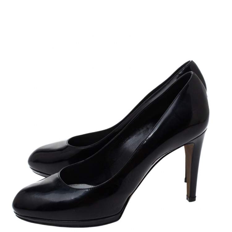 black leather round toe pumps