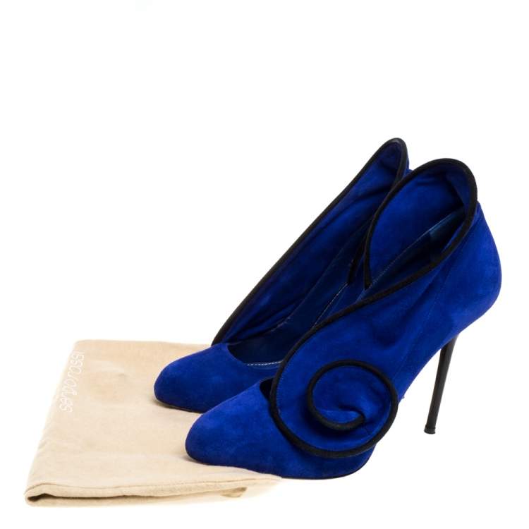 Pre Owned Sergio Rossi Blue Suede Twirl Pumps Size 39