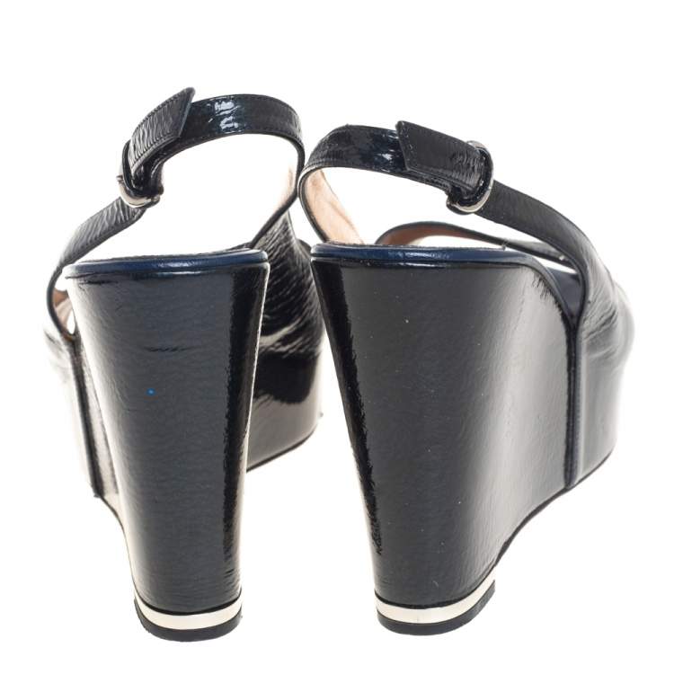 مملوكة مسبقًا Sergio Rossi Dark Blue Patent Leather Wedge Platform Slingback Sandals Size 39.5