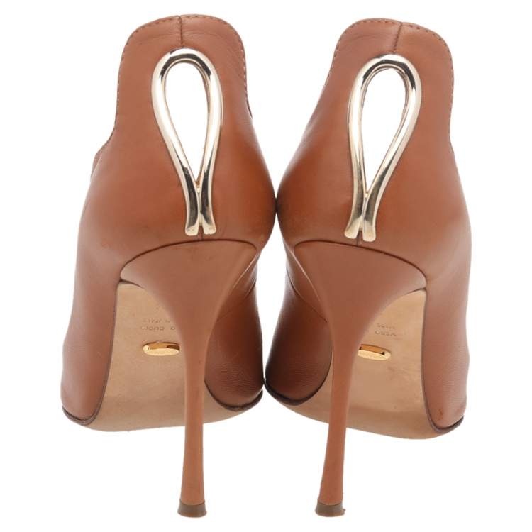 مملوكة مسبقًا Sergio Rossi Brown Leather Pointed Toe Pumps Size 35.5