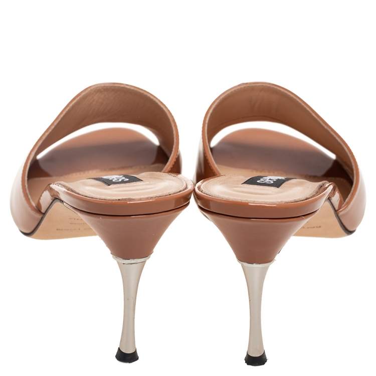 مملوكة مسبقًا Sergio Rossi Mid Tan Patent Leather Slide Sandals Size 40.5