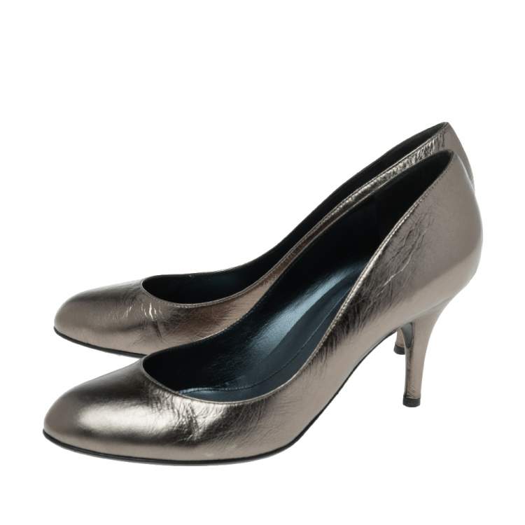 مملوكة مسبقًا Sergio Rossi Metallic Grey Patent Leather Round-Toe Pumps Size 37.5