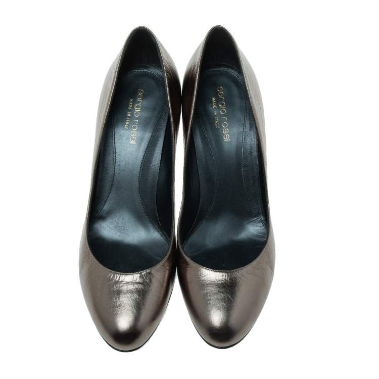 مملوكة مسبقًا Sergio Rossi Metallic Grey Patent Leather Round-Toe Pumps Size 37.5