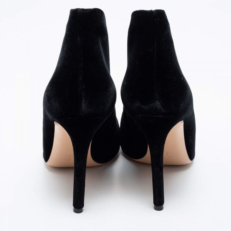 Pre Owned Gianvito Rossi Black Velvet Vamp Peep-Toe Ankle Booties Size 38.5