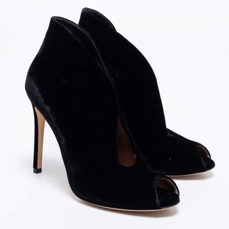 Pre Owned Gianvito Rossi Black Velvet Vamp Peep-Toe Ankle Booties Size 38.5
