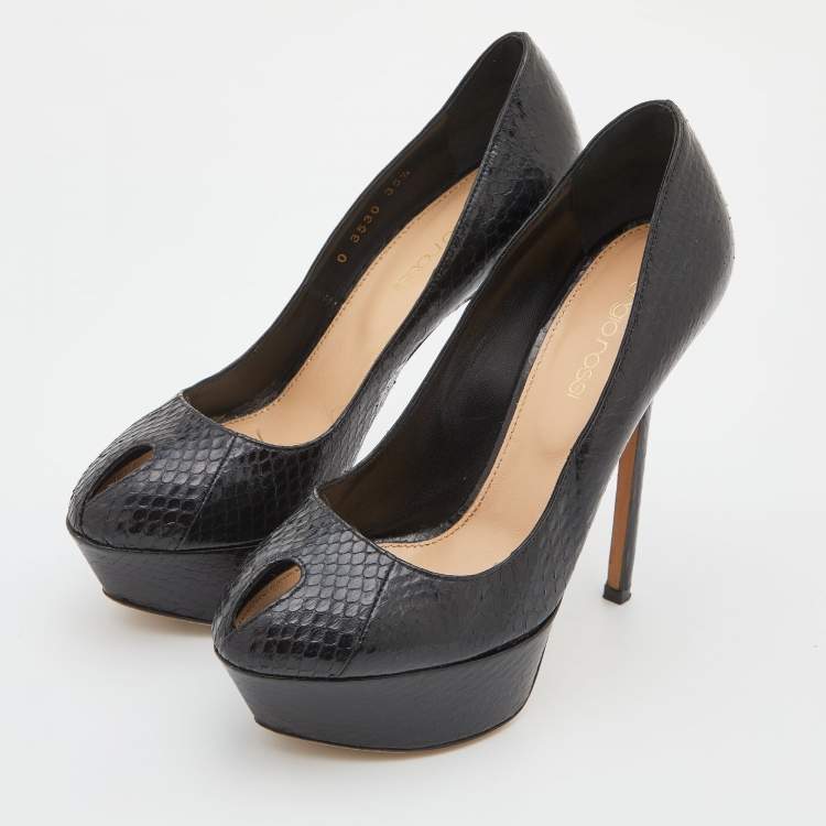 مملوكة مسبقًا Sergio Rossi Black Python Leather Peep Toe Platform Pumps Size 35.5