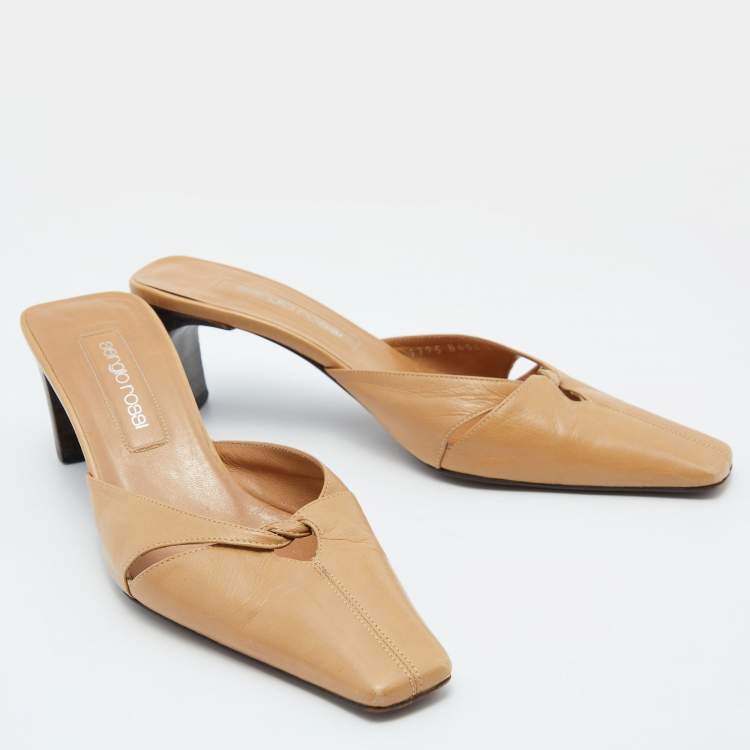 مملوكة مسبقًا Sergio Rossi Beige Leather Bow Pointed Toe Mules Size 37