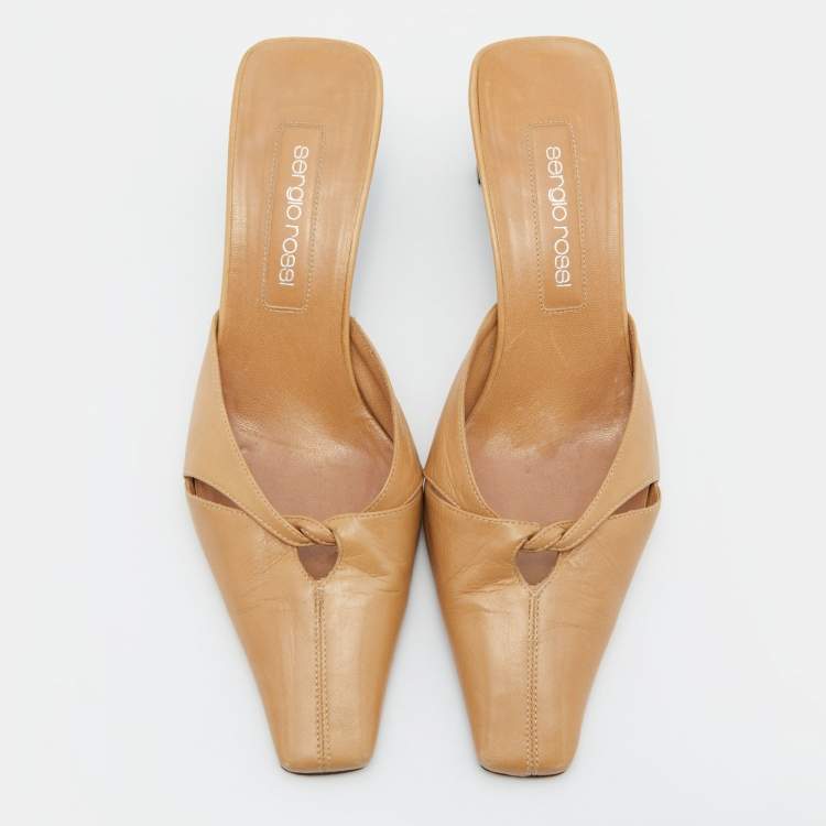 مملوكة مسبقًا Sergio Rossi Beige Leather Bow Pointed Toe Mules Size 37