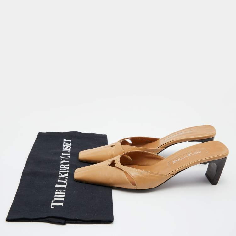 مملوكة مسبقًا Sergio Rossi Beige Leather Bow Pointed Toe Mules Size 37