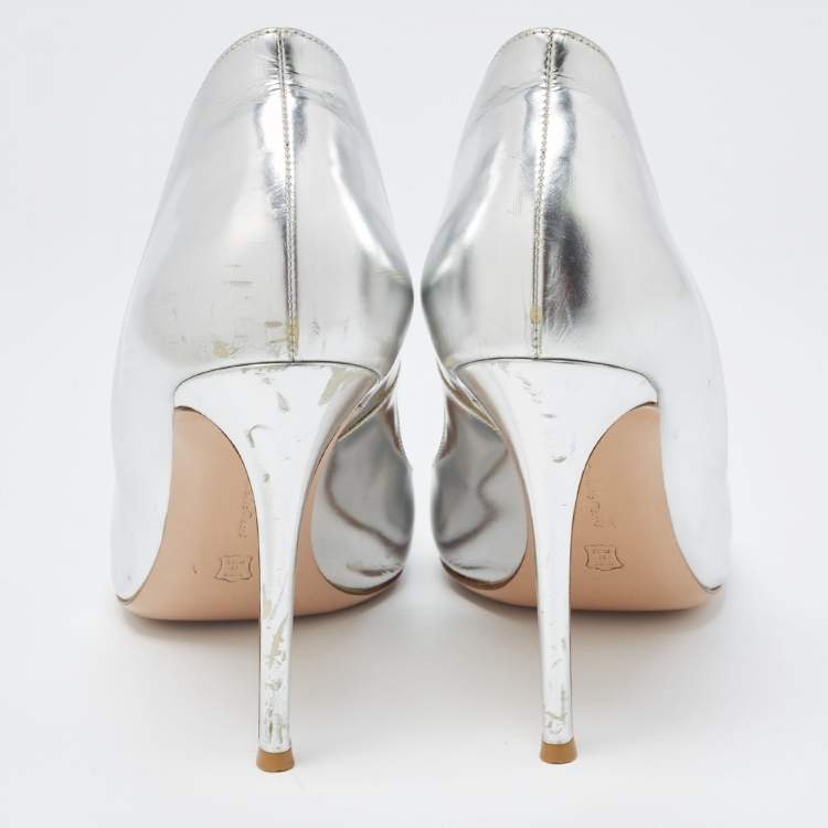 Pre Owned Gianvito Rossi Silver Leather Pointed Toe Pumps Size 40