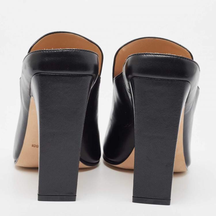 مملوكة مسبقًا Sergio Rossi Black Leather Square Toe Slide Sandals Size 39
