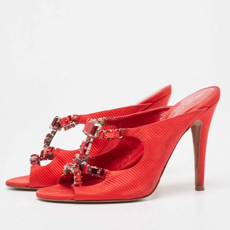 مملوكة مسبقًا Sergio Rossi Red Fabric Crystal Embellished Slide Sandals Size 38