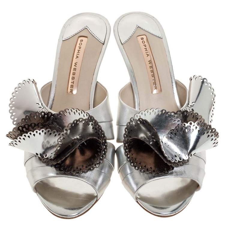 مملوكة مسبقًا Sophia Webster Metallic Silver Laser Cut Leather Soleil Mules Size 36
