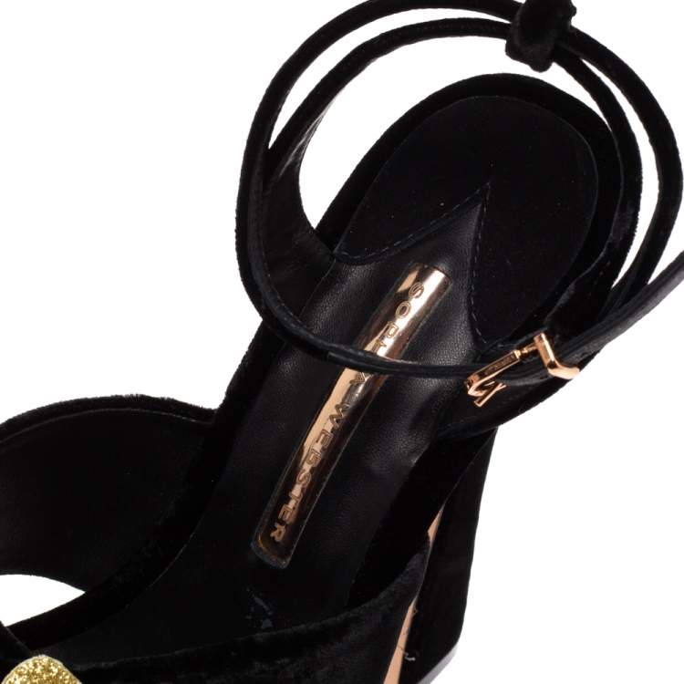 مملوكة مسبقًا Sophia Webster Black Velvet Flower Embellished Platform Ankle Strap Sandals Size 40.5