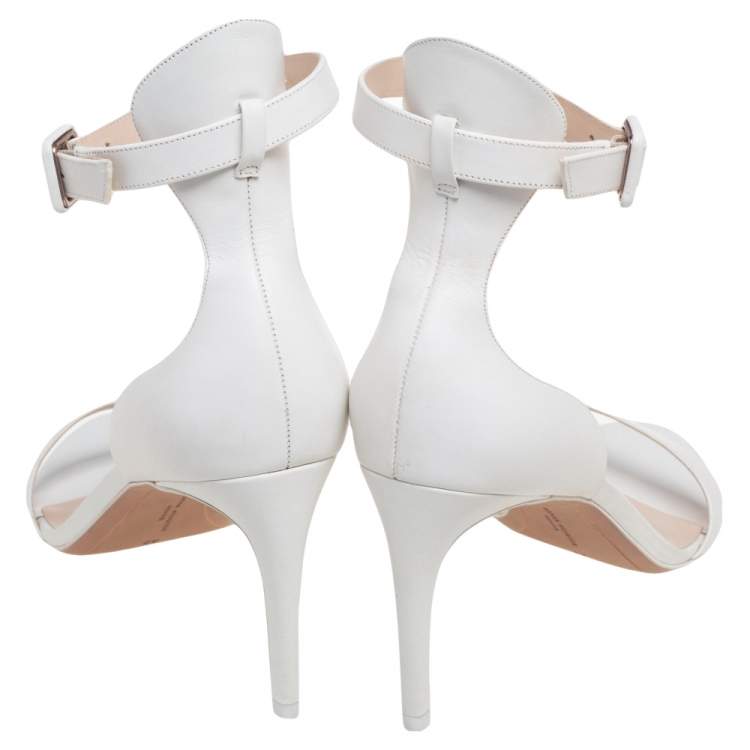 مملوكة مسبقًا Sophia Webster White Leather Ankle Straps Sandals Size 42