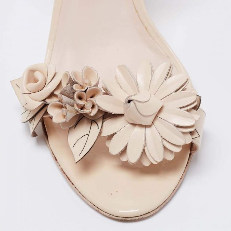مملوكة مسبقًا Sophia Webster Beige Patent Leather Lilico Applique Sandals Size 40