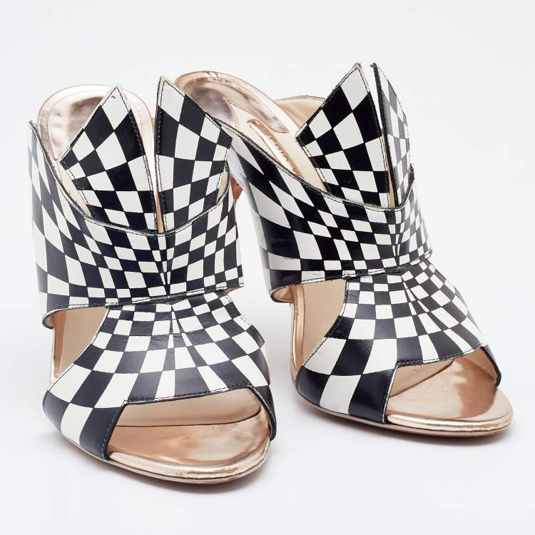 مملوكة مسبقًا Sophia Webster White/Black Check Print Leather Slide Sandals Size 39