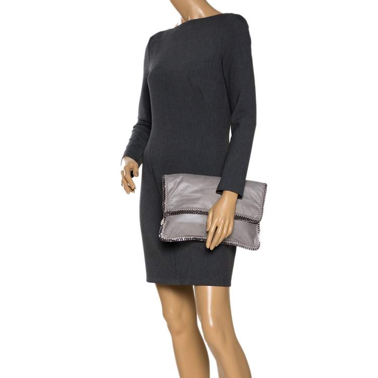 مملوكة مسبقًا Stella McCartney Grey Faux Leather Falabella Clutch