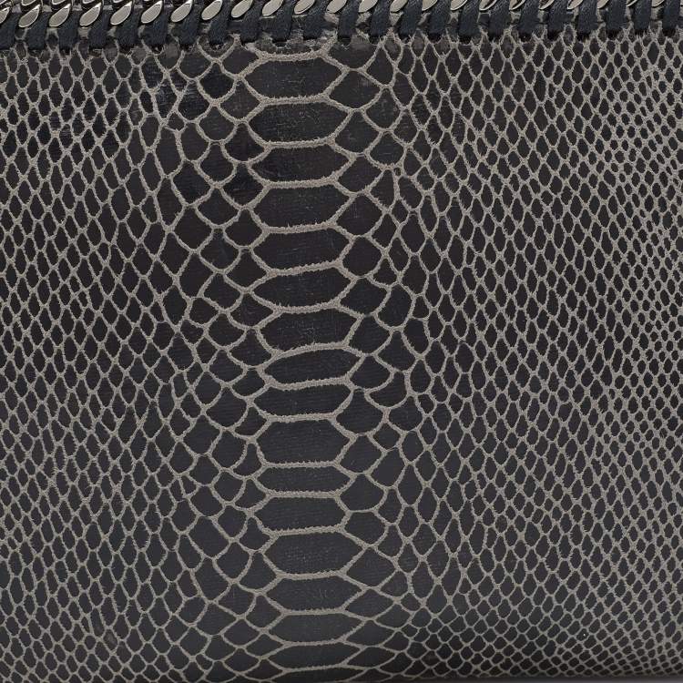 مملوكة مسبقًا Stella McCartney Grey Python Embossed Falabella Clutch