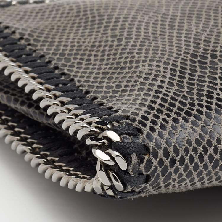 مملوكة مسبقًا Stella McCartney Grey Python Embossed Falabella Clutch