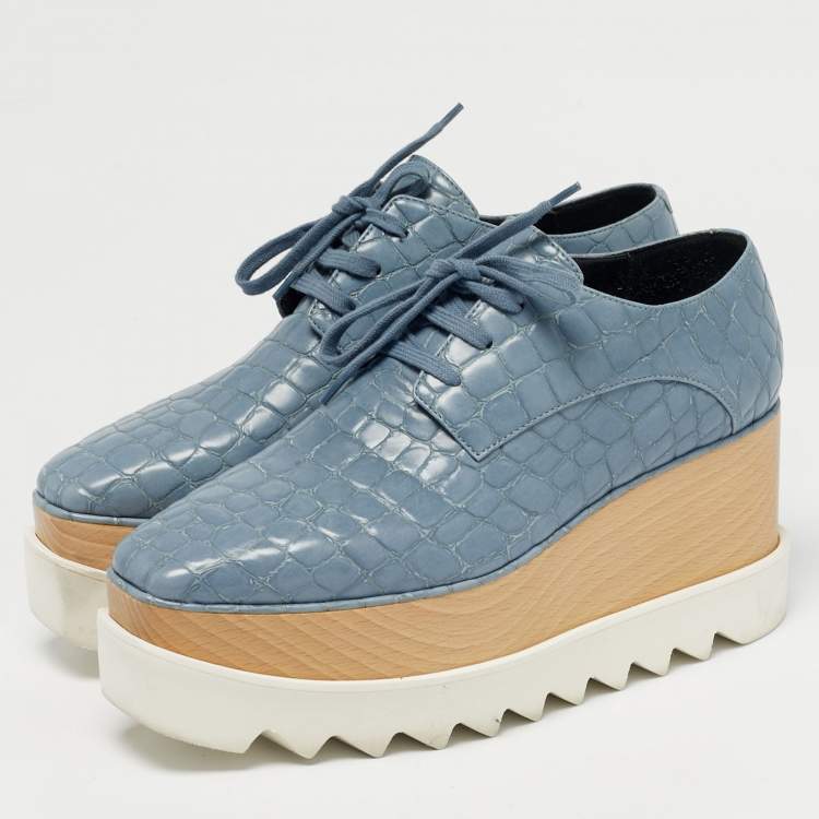 مملوكة مسبقًا حذاء رياضي ستيلا مكارتني إليسي جلد صناعي بنقشة تمساح أزرق/أبيض نعل سميك مقاس 37