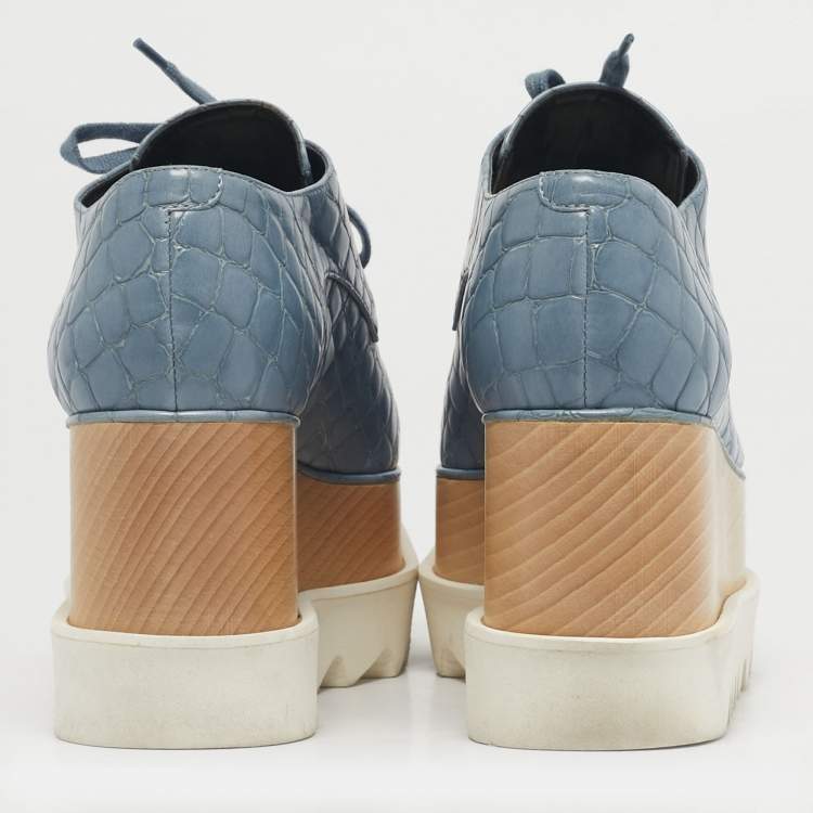 مملوكة مسبقًا حذاء رياضي ستيلا مكارتني إليسي جلد صناعي بنقشة تمساح أزرق/أبيض نعل سميك مقاس 37