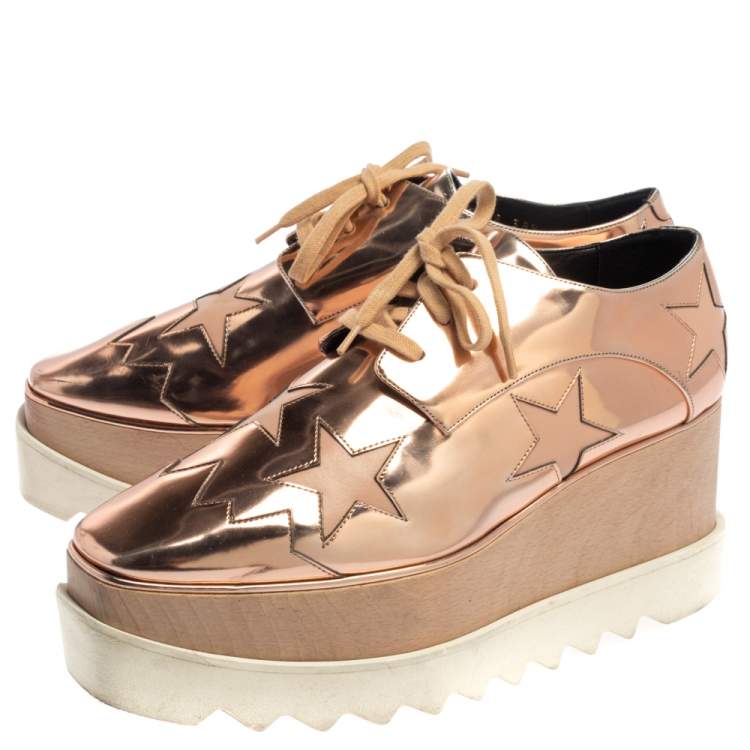 مملوكة مسبقًا Stella McCartney Rose Gold Faux Patent Leather Elyse Star Platform Sneakers Size 38.5