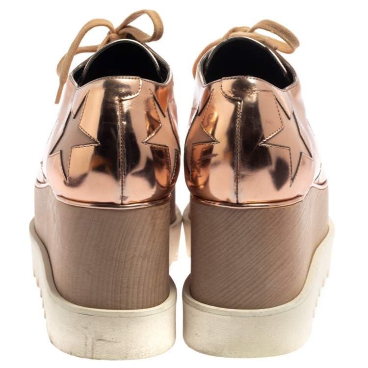 مملوكة مسبقًا Stella McCartney Rose Gold Faux Patent Leather Elyse Star Platform Sneakers Size 38.5