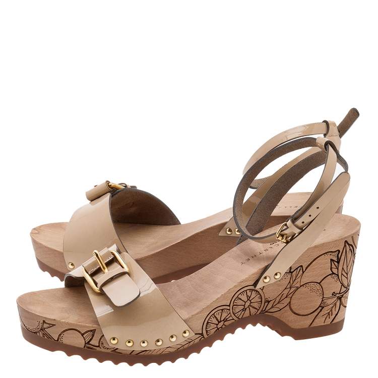 Pre Owned Stella McCartney Beige Faux Patent Leather Linda Wedge Sandals Size 40