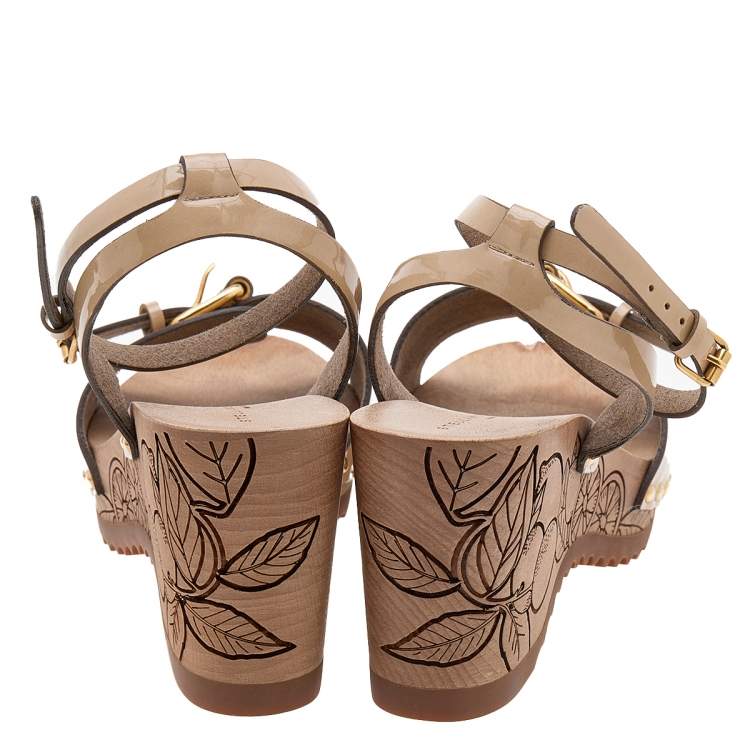 Pre Owned Stella McCartney Beige Faux Patent Leather Linda Wedge Sandals Size 40