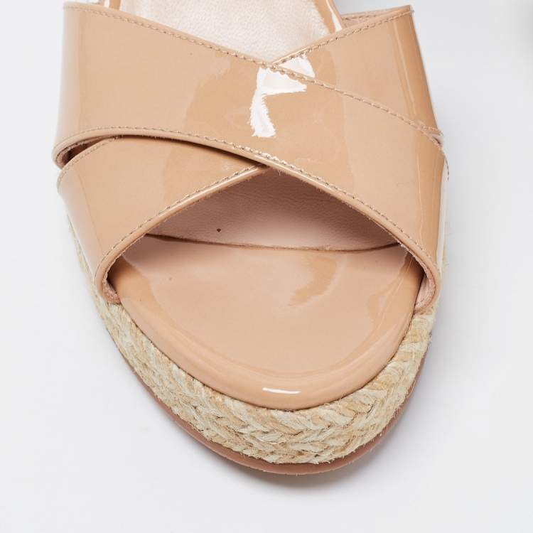 مملوكة مسبقًا Stuart Weitzman Beige Patent Leather Rosemarie Wedge Espadrille Sandals Size 38.5