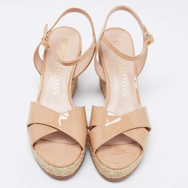 مملوكة مسبقًا Stuart Weitzman Beige Patent Leather Rosemarie Wedge Espadrille Sandals Size 38.5