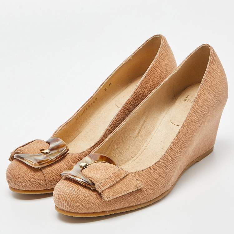 مملوكة مسبقًا Stuart Weitzman Beige Lizard Embossed Leather Bucalina Wedge Pumps Size 37
