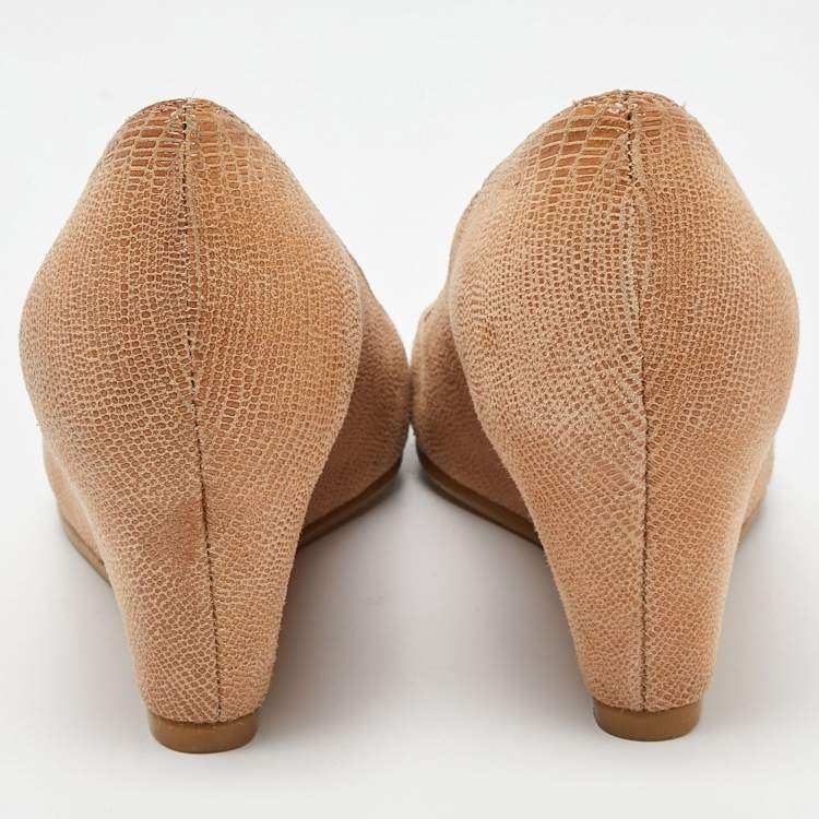 مملوكة مسبقًا Stuart Weitzman Beige Lizard Embossed Leather Bucalina Wedge Pumps Size 37