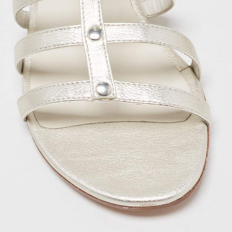 Pre Owned Stuart Weitzman Silver Leather And Elastic Gladiator Flat Sandals Size 36