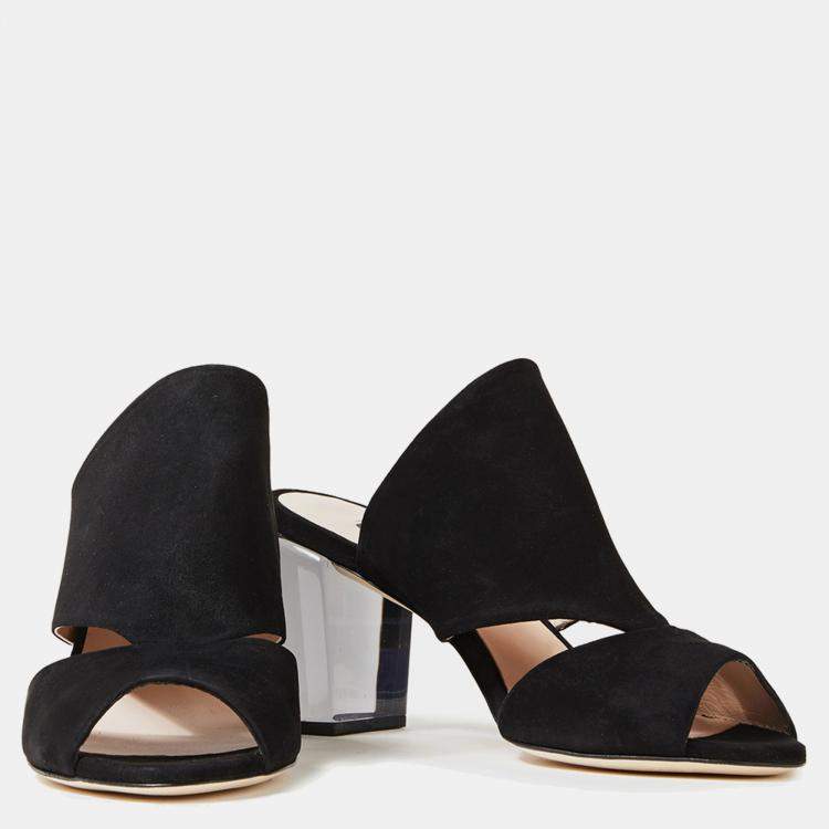 مملوكة مسبقًا Stuart Weitzman Suede Sandals 37.5
