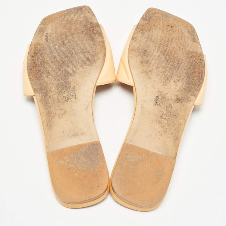Pre Owned Stuart Weitzman Light Orange Leather Crystal Embellished Shine Buckle Flat Slides Size 40