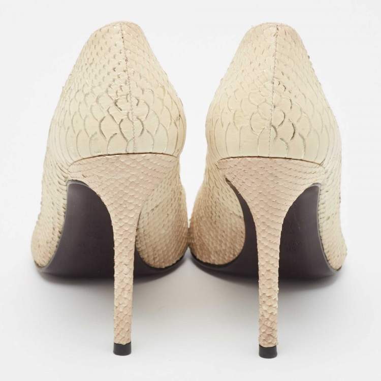 Pre Owned Stuart Weitzman Cream Embossed Python Pointed Toe Pumps Size 39