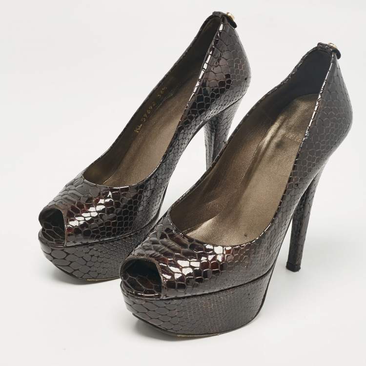 Pre Owned Stuart Weitzman Brown Croc Embossed Patent Leather Peep Toe Pumps Size 36.5