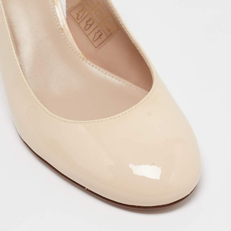 Pre Owned Stuart Weitzman Cream Patent Leather Coretta Pumps Size 38
