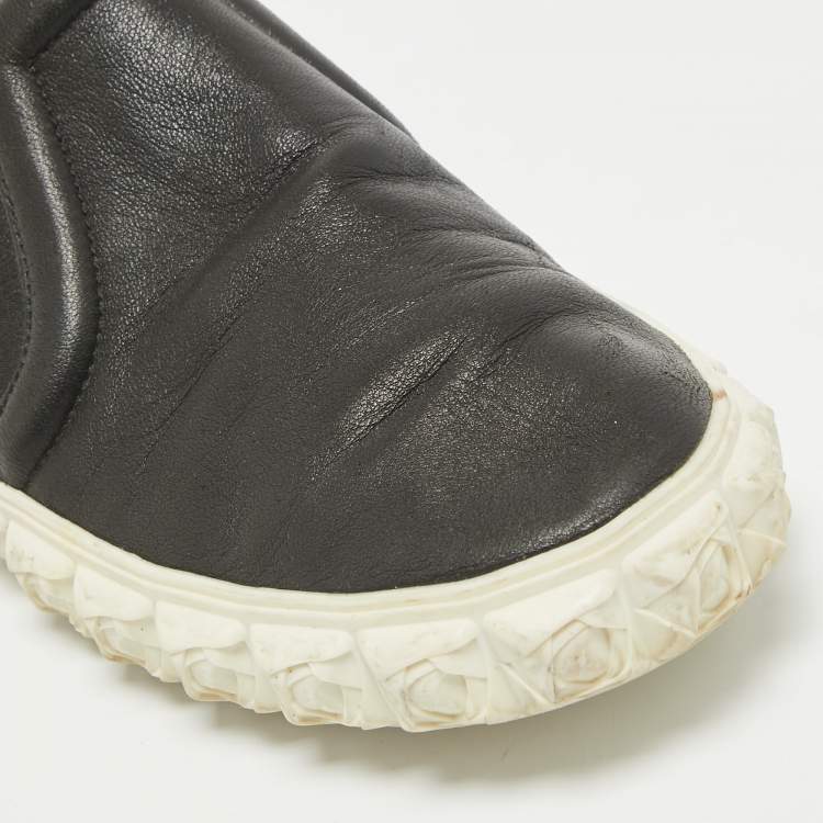 Pre Owned Stuart Weitzman Black Leather Slip On Sneakers Size 38.5