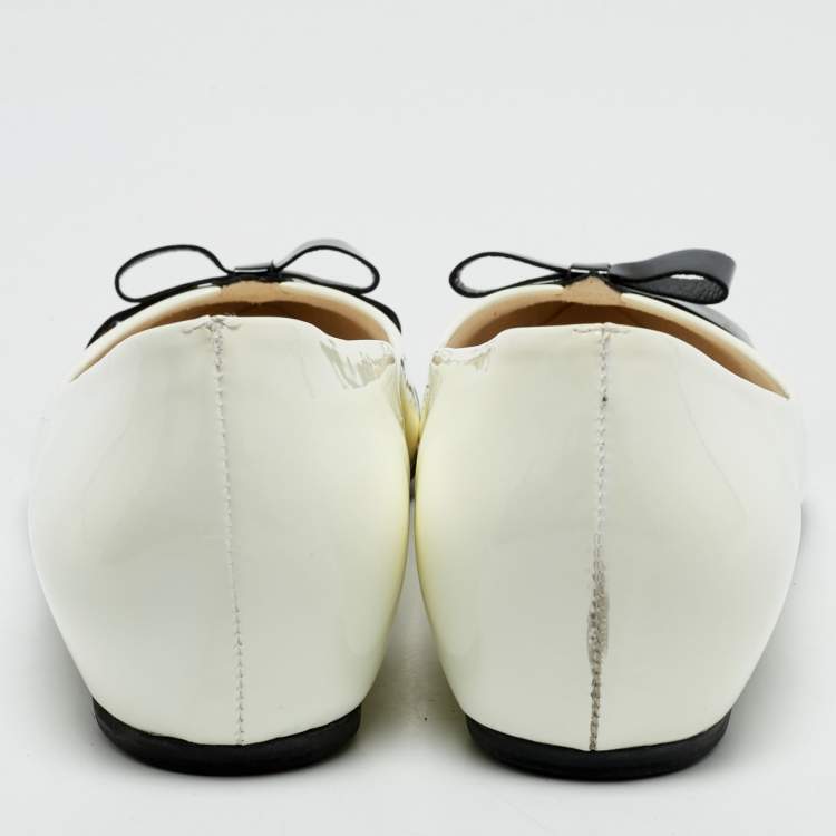 Pre Owned Stuart Weitzman White/Black Patent Leather Pointed Toe Ribbon Ballet Flats Size 39