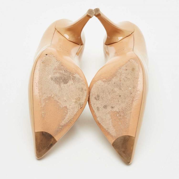 Pre Owned Stuart Weitzman Beige Patent Leather Pointed Toe Pumps Size 36