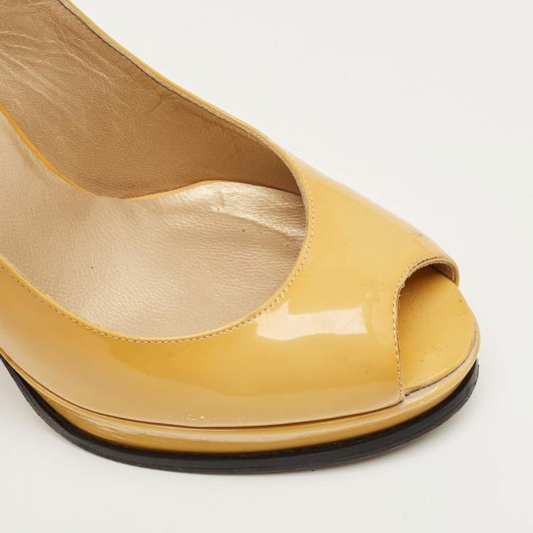 Pre Owned Stuart Weitzman Yellow Patent Peep Toe Slingback Pumps Size 38