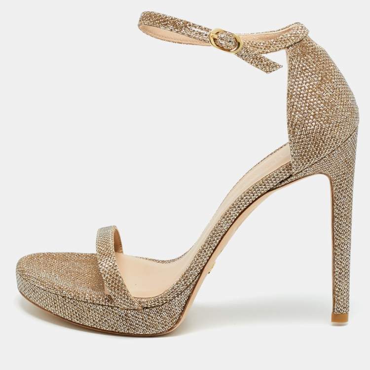 مملوكة مسبقًا Stuart Weitzman Nudist Size 39.5 Gold Metallic Lurex Fabric Ankle Strap Sandals