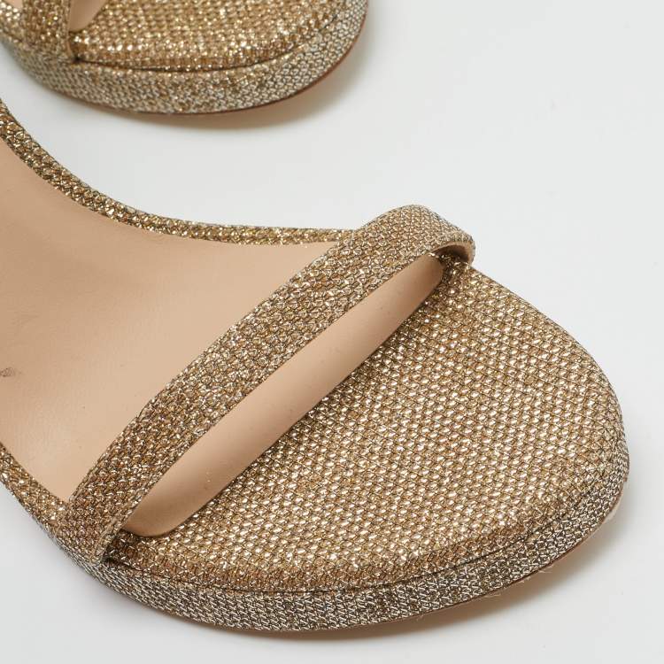 مملوكة مسبقًا Stuart Weitzman Nudist Size 39.5 Gold Metallic Lurex Fabric Ankle Strap Sandals