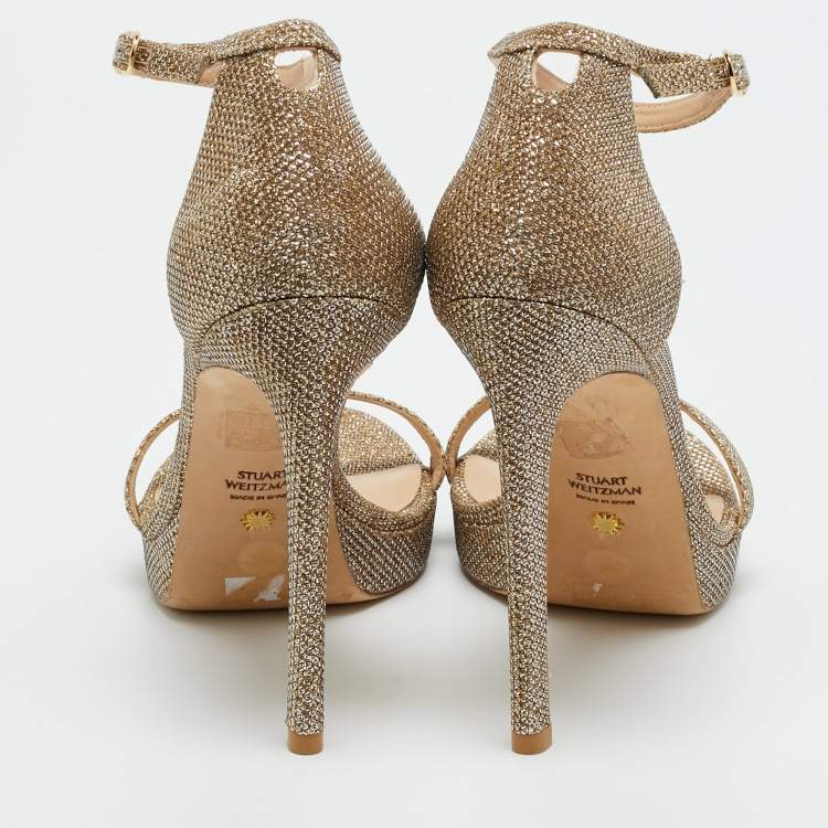مملوكة مسبقًا Stuart Weitzman Nudist Size 39.5 Gold Metallic Lurex Fabric Ankle Strap Sandals