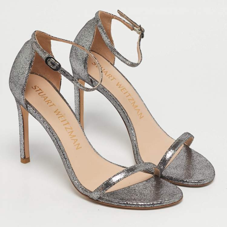 مملوكة مسبقًا Stuart Weitzman Nudistsong Size 38.5 Silver Leather Ankle Strap Sandals